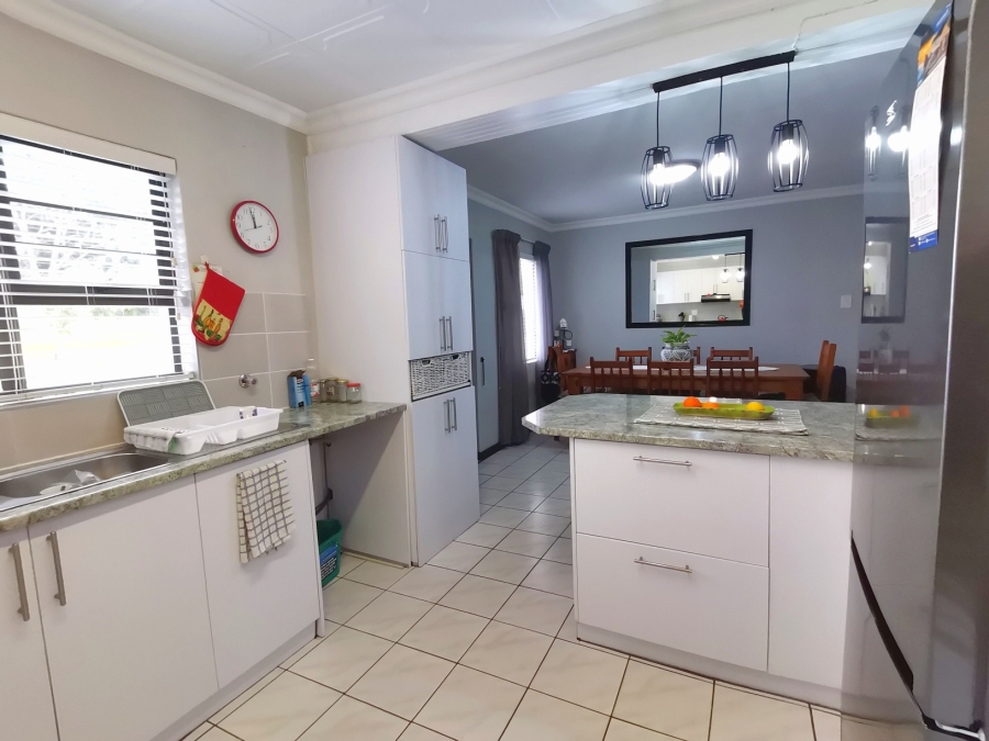 4 Bedroom Property for Sale in Onrus Western Cape